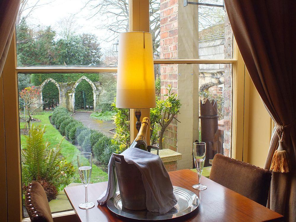 The York Priory Hotel Esterno foto