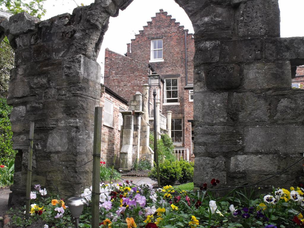 The York Priory Hotel Esterno foto