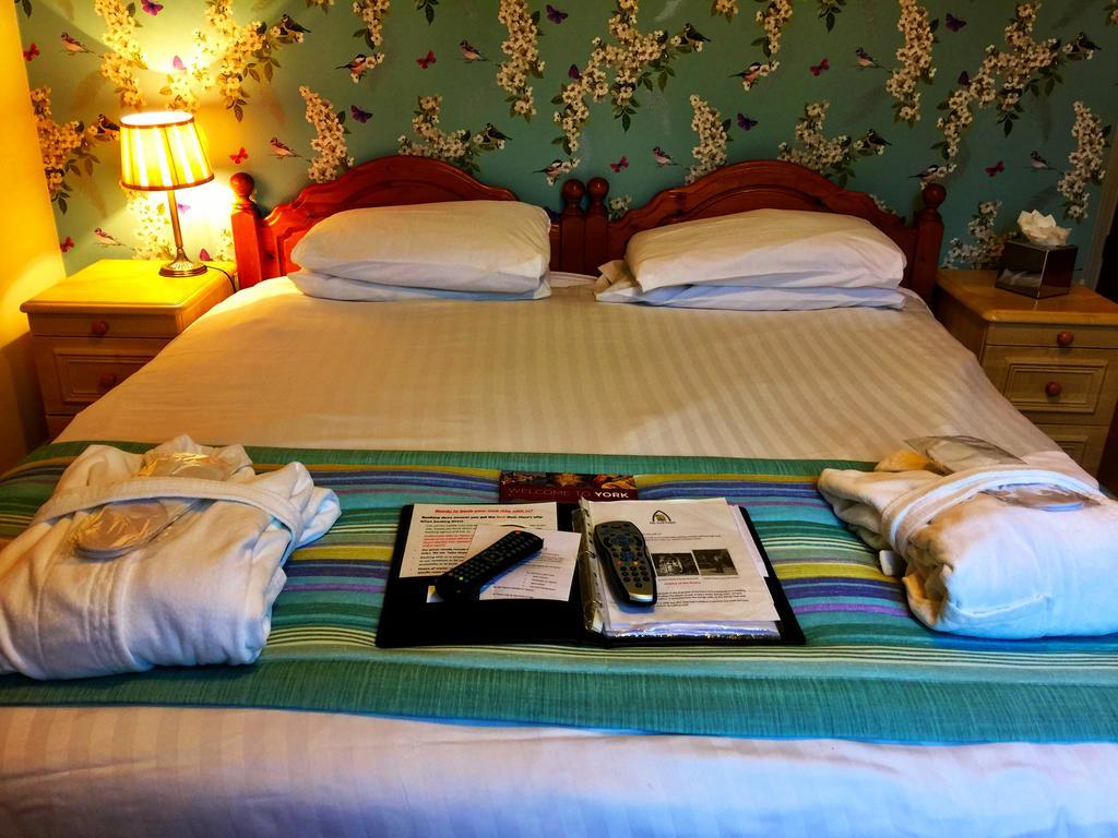 The York Priory Hotel Esterno foto