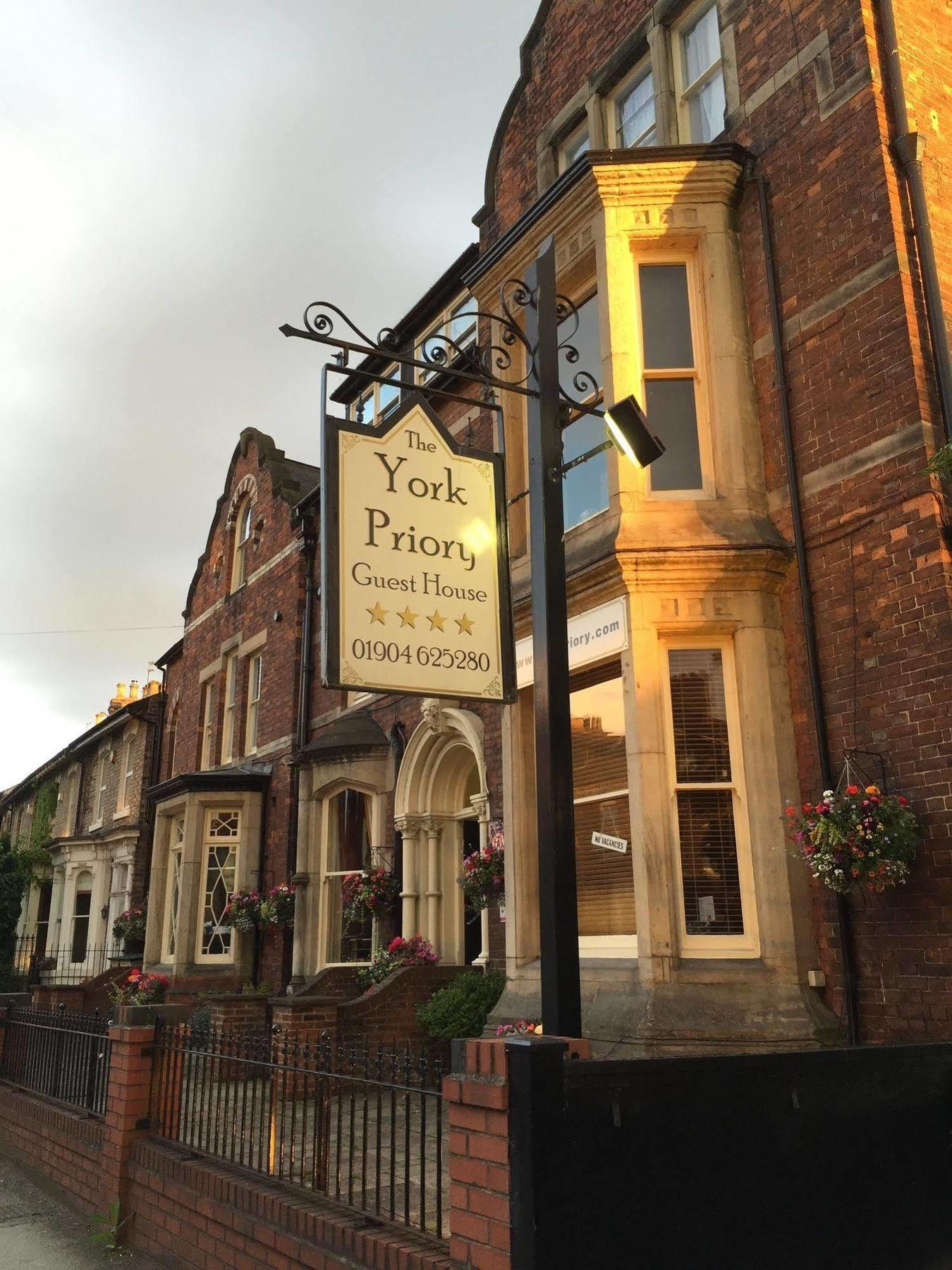 The York Priory Hotel Esterno foto
