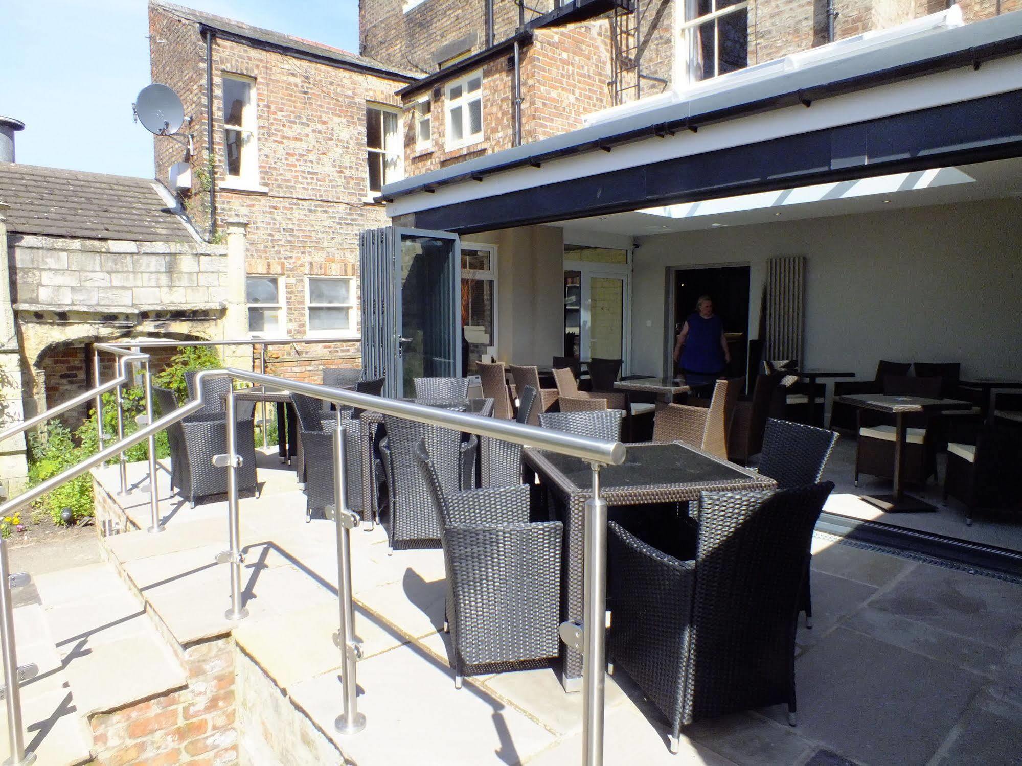The York Priory Hotel Esterno foto